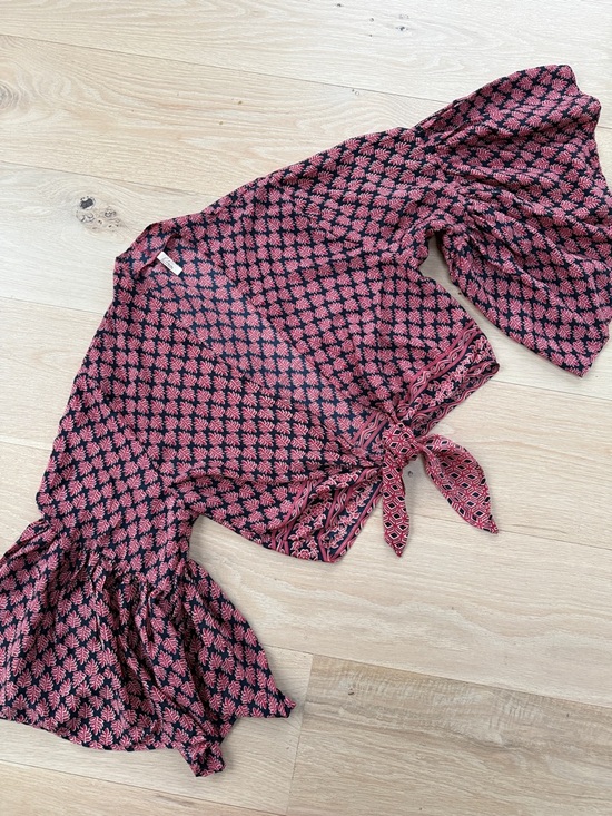 Elan Tops - Elan Navy Top with Rose Leaf Print and Flowing Sleeves